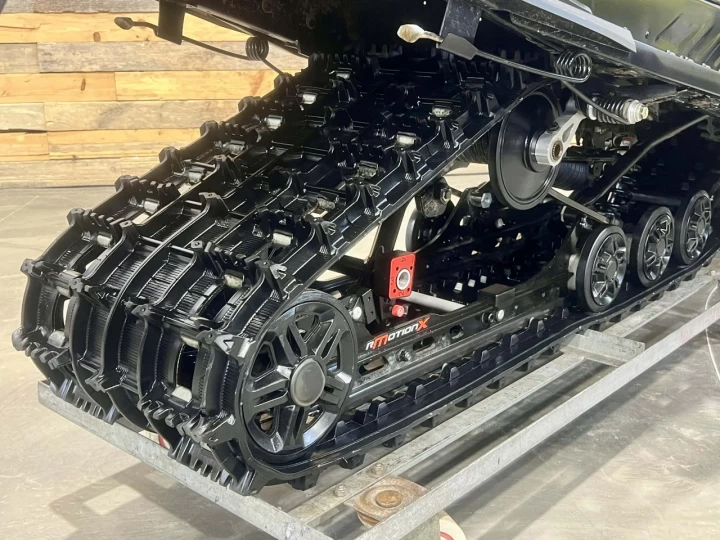 2023 BRP SKI-DOO GRAND TOURING LIMITED 900 ACE EFI + ITC + 137'' QUIET DRIVE + SUSPENSION A AIR _ BAS KM 6805 KM 