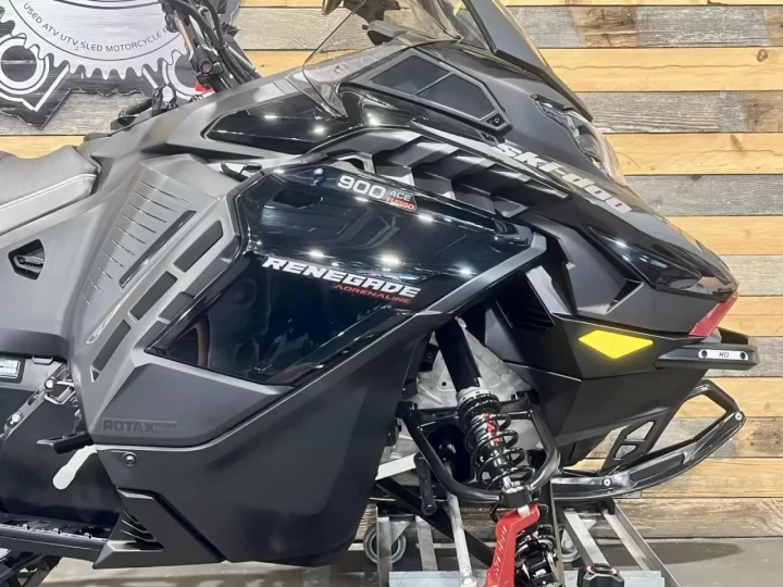 2025 BRP SKI-DOO RENEGADE ENDURO 900 ACE TURBO 130 H.P I.T.C 137'' + REV GEN5 + ECRAN COULEUR 10'' + GPS + AIR RIDE + SEULEMENT 2836 KM 