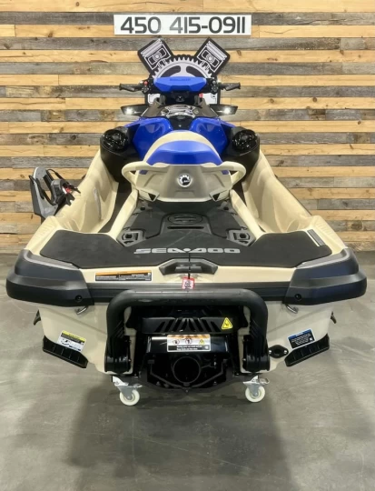 2025 BRP SEA-DOO WAKE PRO 230 H.P + IBR + VTS + IDF + AUDIO + ENSEMBLE TECH + 3 PASSAGERS + SEULEMENT 24 HR + RARE & A1 