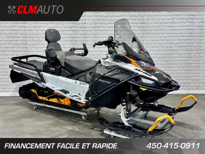 2023 BRP SKI-DOO EXPEDITION S.E = SPECIAL EDITION 900 ACE TURBO EFI 130 HP WT = WIDE TRACK 154'' X 20'' + BANC PASSAGER + 7555 KM + COULEUR RARE & A1 