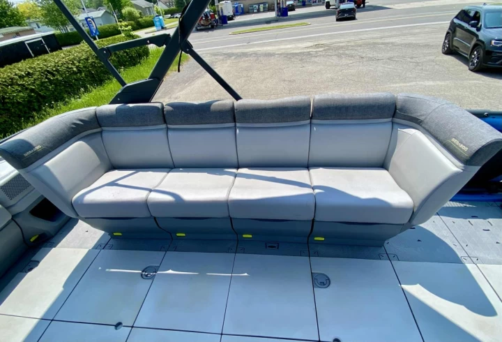 2022 BRP SEA-DOO SWITCH CRUISE 18' + ROTAX 230 HP + IBR + VTS + IDF + GPS + JL AUDIO PREMIUM + TOIT BIMINI + REMORQUE + 43 HR + A1 