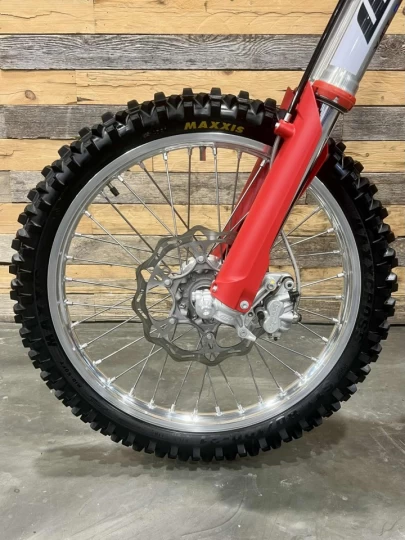 2023 GASGAS MC 250 + 2 TEMPS + SEULEMENT 3.8 HEURES + MX-MOTORCROSS + RARE & IMPECABLE A1 