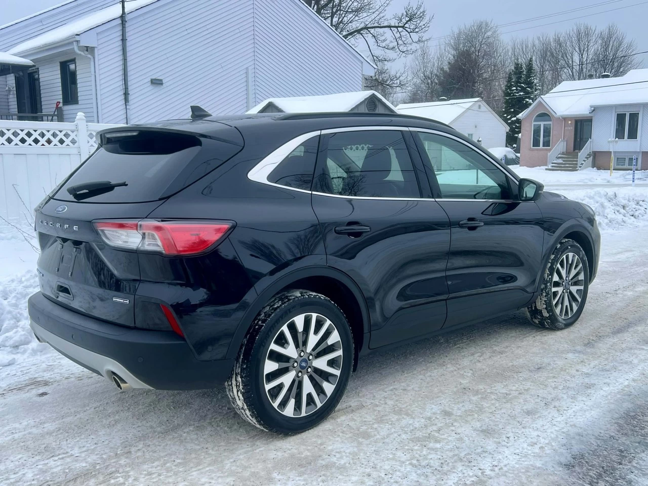 2020 FORD ESCAPE TITANIUM HYBRIDE AWD + 91150 KM + MODELE LUXUEUX & TOUTE ÉQUIPÉE  Image principale