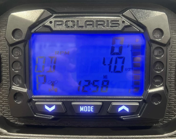 2024 POLARIS SPORTSMAN XP 1000 EFI EDITION HUNTER / CHASSEUR + CAMO + 4X4 + EPS + SEULEMENT 4 KM + TOUTE ÉQUIPÉE + RARE & A1 