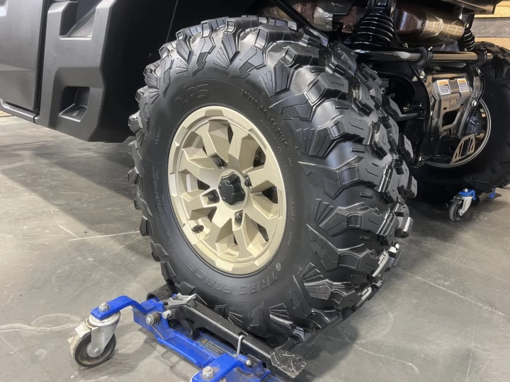 2025 BRP CAN-AM DEFENDER MAX CREW HD-10 LIMITED + 4WD + DPS + 650 KM SEULEMENT + 6 PASSAGERS + TOUTE ÉQUIPÉE+ RARE & A1 