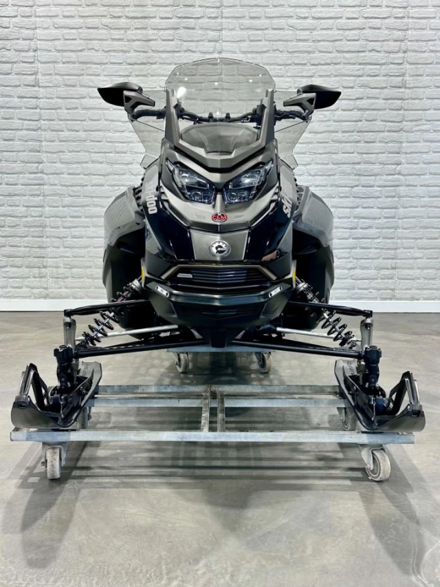 BRP SKI-DOO RENEGADE ENDURO 900 ACE EFI 137'' + ECRAN 10'' + SUSPENSION A AIR + BAS KM + RARE & A1  2026