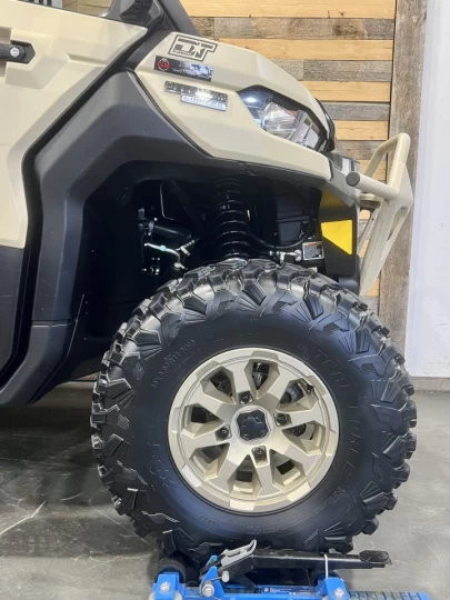 2025 BRP CAN-AM DEFENDER MAX CREW HD-10 LIMITED + 4WD + DPS + 650 KM SEULEMENT + 6 PASSAGERS + TOUTE ÉQUIPÉE+ RARE & A1 