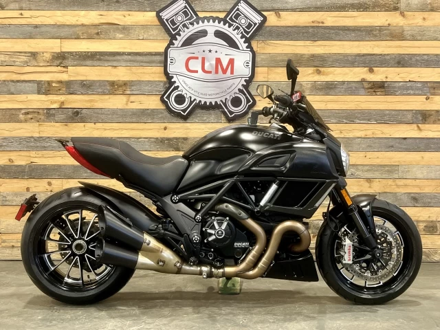 DUCATI DIAVEL 1198 EFI + EDITION DARK + 42259  KM + PNEU 240 mm ARRIERE NEUF 0 KM + RARE & CONDITION A1  2017