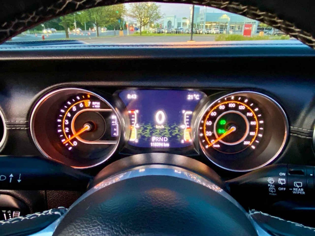 2019 JEEP WRANGLER UNLIMITED EDITION SAHARA 4X4 + TOIT ELECTRIQUE SKY + INYERIEUR CUIR +COULEUR RARE  Image principale