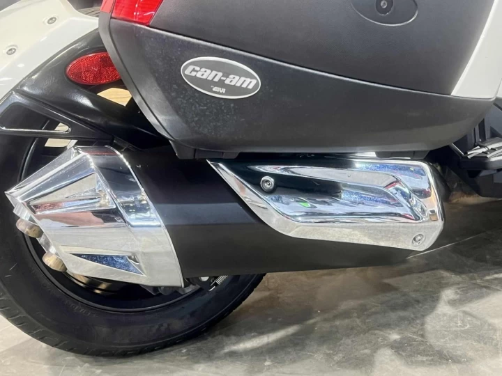 2013 BRP CAN-AM SPYDER ST LIMITED SE-5 (semi-automatique) + RADIO + DOSSIER + VALISE + 52998 KM 