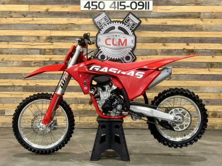 2024 GAS GAS MC 250F EFI + SEULEMENT 3 HR + DEMARREUR ELECTRIQUE + 4 TEMPS + RARE & CONDITION A1 