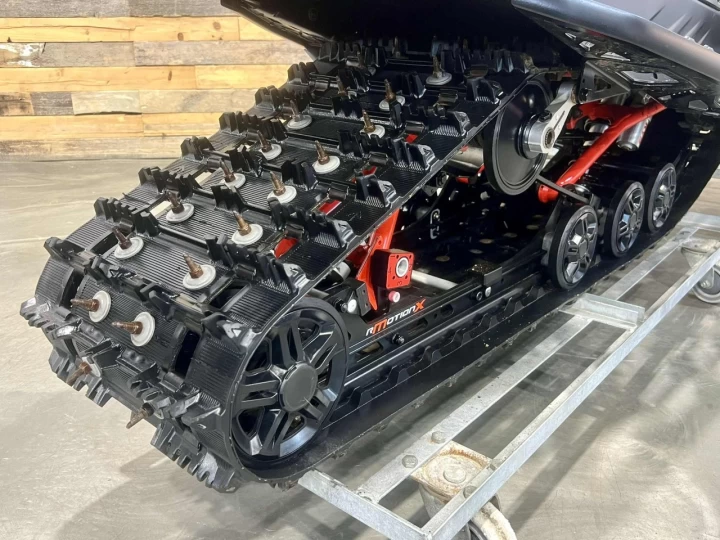 2022 BRP SKI-DOO MACH-Z 900 TURBO ''R'' 180 HP 137'' + SUSPENSION ELECTRONIQUE SMART-SHOX + 10943 KM 