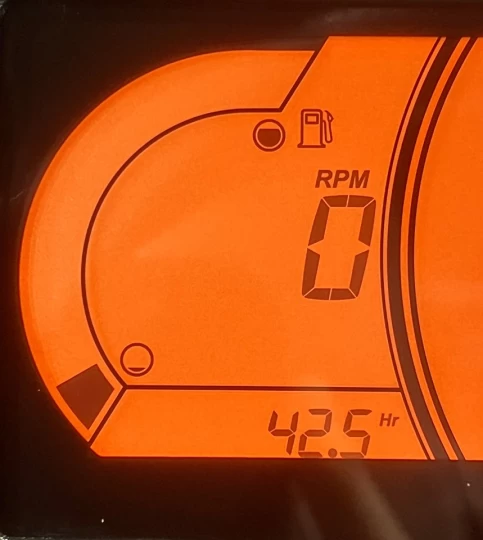 2025 BRP CAN-AM COMMANDER XT-P 1000R EFI + 4WD + DPS + FOX + SEULEMENT 1049 KM + RARE & IMPECCABLE A1 