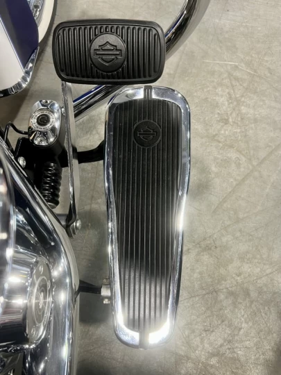 2006 HARLEY DAVIDSON FLSTN SOFTAIL DELUXE + LOOK UNIQUE & CUSTOM + ROUE AVANT 21'' + AUBAINE $$$ 