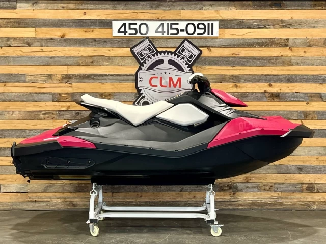 BRP SEA-DOO SPARK 2UP 900 ACE EFI + SEULEMENT 65 HR + COULEUR RARE & CONDITION A1  2015