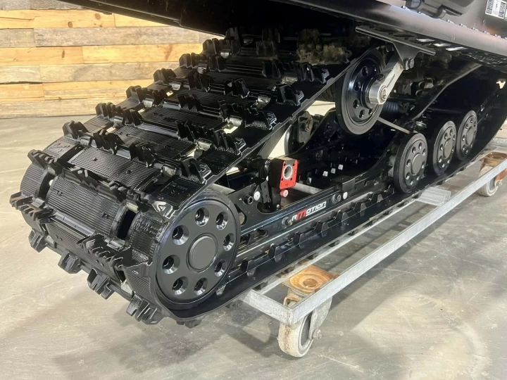 2018 BRP SKI-DOO GRAND TOURING S.E 1200 EFI 4-TEC 137'' + SUSPENSION A AIR + SEULEMENT 6935 KM + RARE & A1 