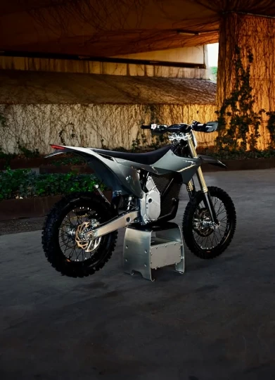 2025 STARK FUTURE VARG EX 60 HP @ 80 HP + LEGALE SUR LA ROUTE + 2 ANS DE GARANTIE 