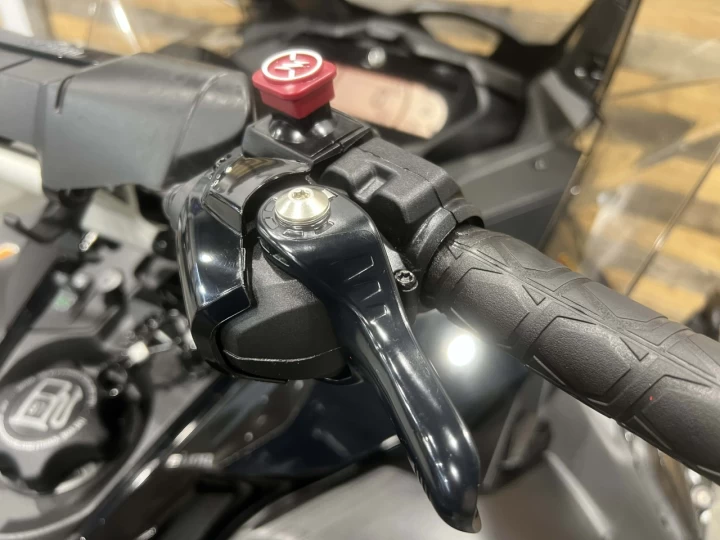 2023 BRP SKI-DOO GRAND TOURING LIMITED 900 ACE EFI + ITC + 137'' QUIET DRIVE + SUSPENSION A AIR _ BAS KM 6805 KM 