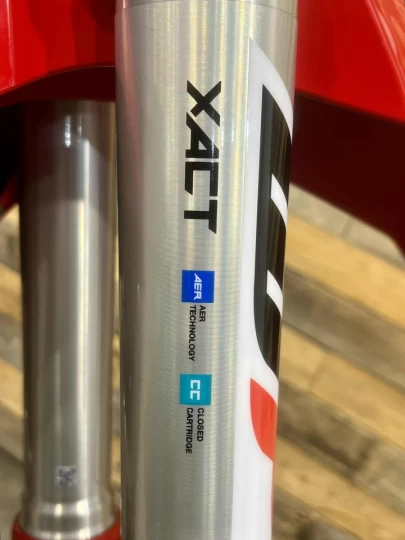 2023 GASGAS MC 250 + 2 TEMPS + SEULEMENT 3.8 HEURES + MX-MOTORCROSS + RARE & IMPECABLE A1 