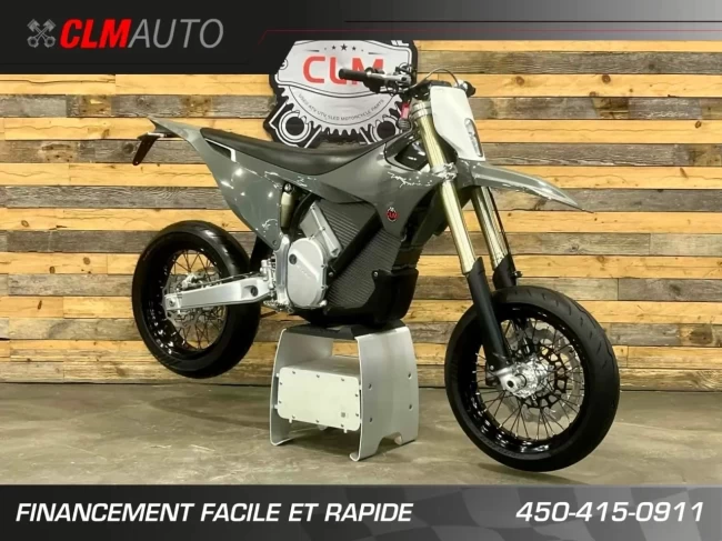 STARK FUTURE VARG SM - SUPERMOTO 100% VE - ELECTRIQUE + MOTO LEGALE SUR ROUTE + 60 H.P @ 80 H.P + GARANTIE DE 2 ANS + RARE - 2026
