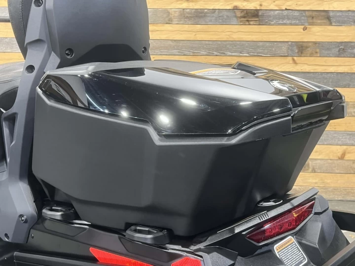 2023 BRP SKI-DOO GRAND TOURING LIMITED 900 ACE EFI + ITC + 137'' QUIET DRIVE + SUSPENSION A AIR _ BAS KM 6805 KM 