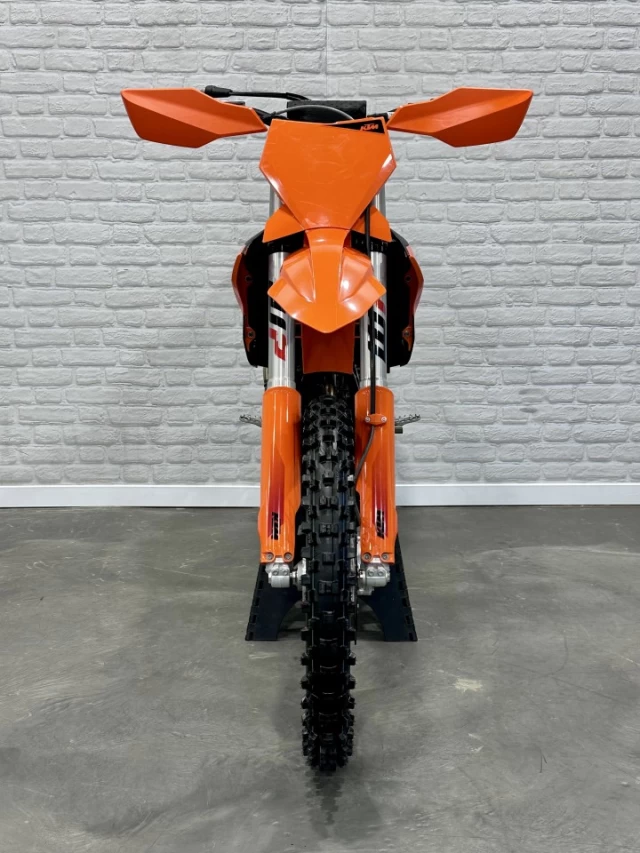 KTM 250 XC-F EFI + 4 TEMPS + SEULEMENT 32 HR + IMPECCABLE & COMME NEUF A1  2025