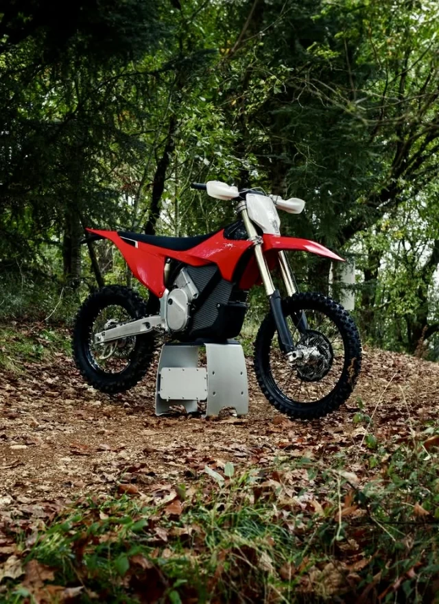 STARK FUTURE VARG EX 60 HP @ 80 HP + LEGALE SUR LA ROUTE + 2 ANS DE GARANTIE  2025