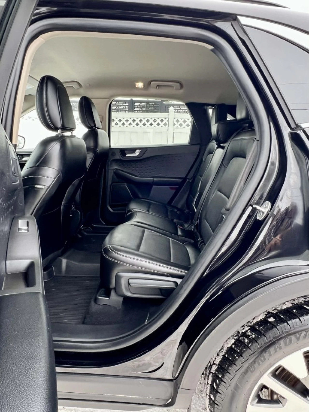 2020 FORD ESCAPE TITANIUM HYBRIDE AWD + 91150 KM + MODELE LUXUEUX & TOUTE ÉQUIPÉE  Image principale