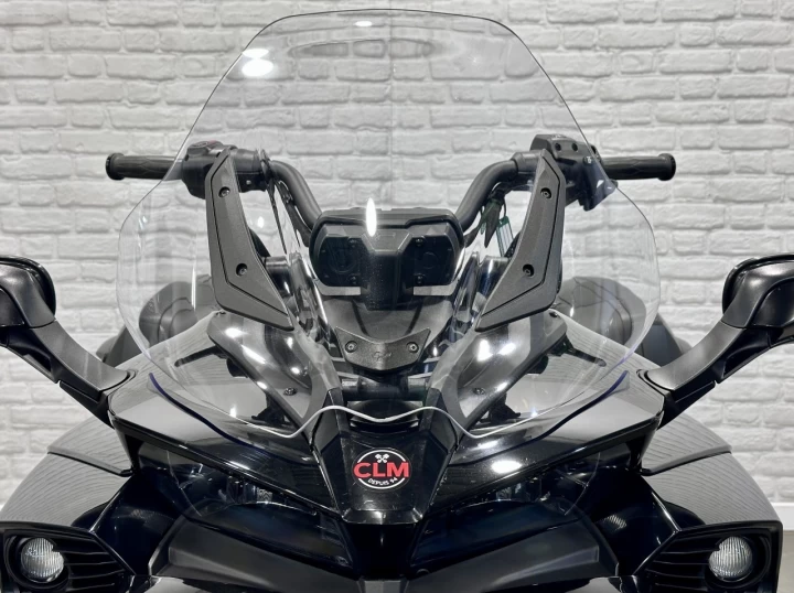2023 BRP CAN-AM SPYDER F3 SE-6 = SEMI-AUTOMATIQUE + ROTAX 1330 ACE EFI + SEULEMENT 18205 KM + TOUT NOIR + RARE & A1 