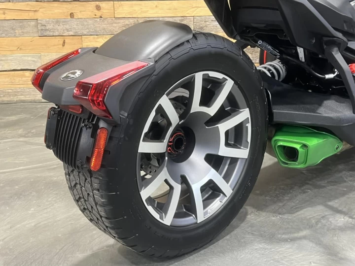 2019 BRP CAN-AM SPYDER / RYKER RALLY 900 ACE EFI + SEULEMENT 4995 KM + BEAUCOUP D'OPTIONS AJOUTER $$$ + CONDITION IMPECCABLE A1 