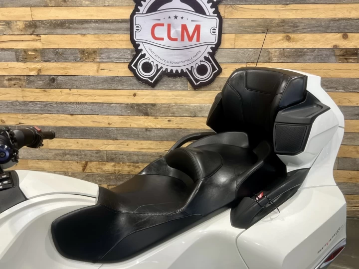 2017 BRP CAN-AM SPYDER RT-S SE-6 (SEMI-AUTOMATIQUE) ROTAX 1330 cc EFI + SEULEMENT 25499 KM + RARE & A1 