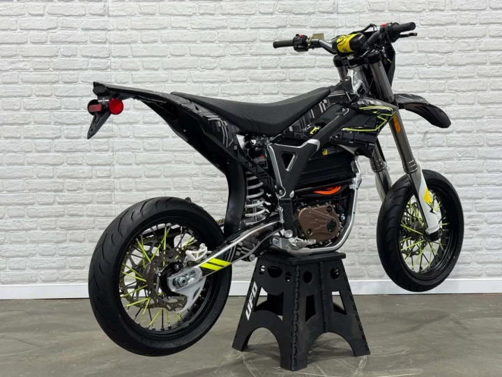 2023 SURRON STORM BEE 100% ELECTRIQUE + SEULEMENT 92 KM + RARE & A1 