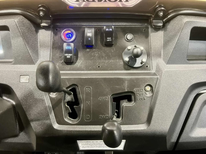 2014 HONDA PIONEER-4 700 EFI 4X4 + 4 PASSAGERS + 11019 KM 