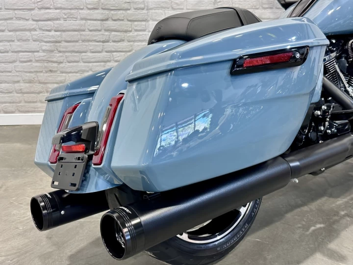 2024 HARLEY DAVIDSON FLTRX ROAD GLIDE 117 c.i = 1923 cc EFI + SEULEMENT 4492 KM + ECRAN 12'' + GARANTIE 2029 + RARE & A1 