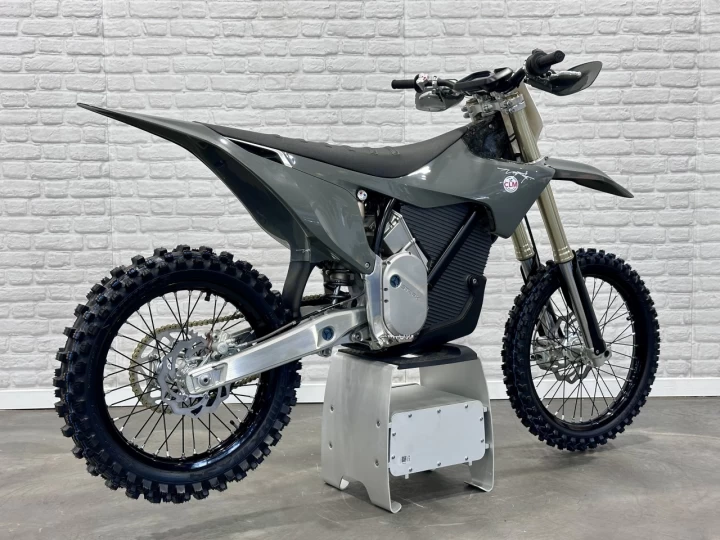 2026 STARK FUTURE VARG 1.2 MX 60 H.P @ 80 H.P + 100% ELECTRIQUE + NEUF + GARANTIE 2 ANS + RARE & A1 