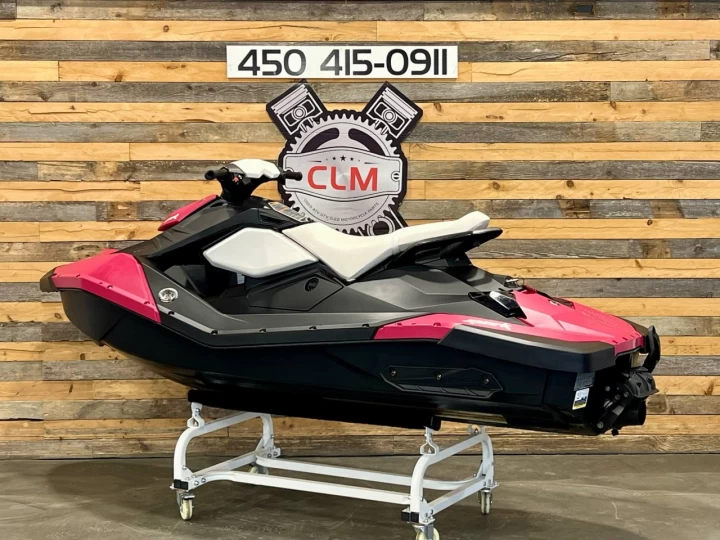 2015 BRP SEA-DOO SPARK 2UP 900 ACE EFI + SEULEMENT 65 HR + COULEUR RARE & CONDITION A1 