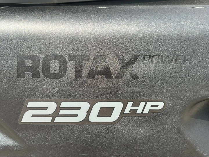 2024 BRP SEA-DOO SWITCH CRUISE 18' 230 HP + IBR + VTS + IDF + GPS + AUDIO + BIMINI + REMORQUE DLX 