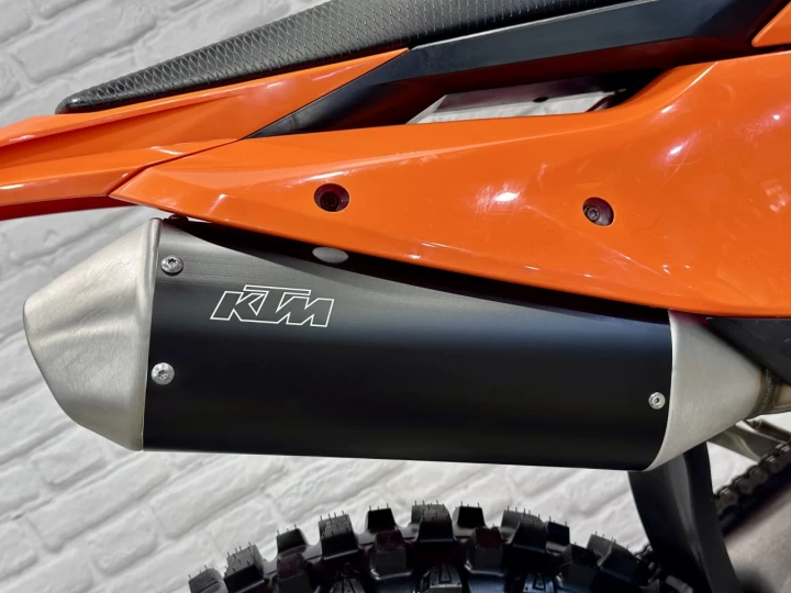 2025 KTM 250 XC-F EFI + 4 TEMPS + SEULEMENT 32 HR + IMPECCABLE & COMME NEUF A1 