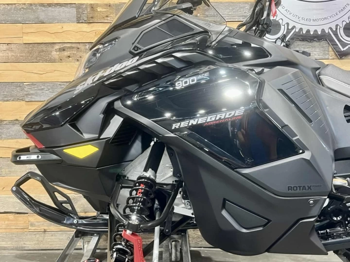 2025 BRP SKI-SOO RENEGADE ENDURO 900 ACE ITC 137'' + REV GEN5 + GARANTIE B.E.S.T + SEULEMENT 3680 KM 