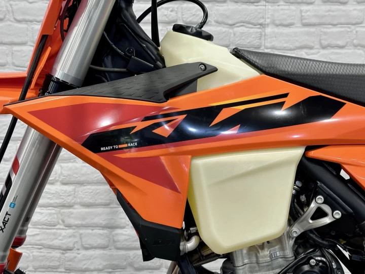 2025 KTM 250 XC-F EFI + 4 TEMPS + SEULEMENT 32 HR + IMPECCABLE & COMME NEUF A1 