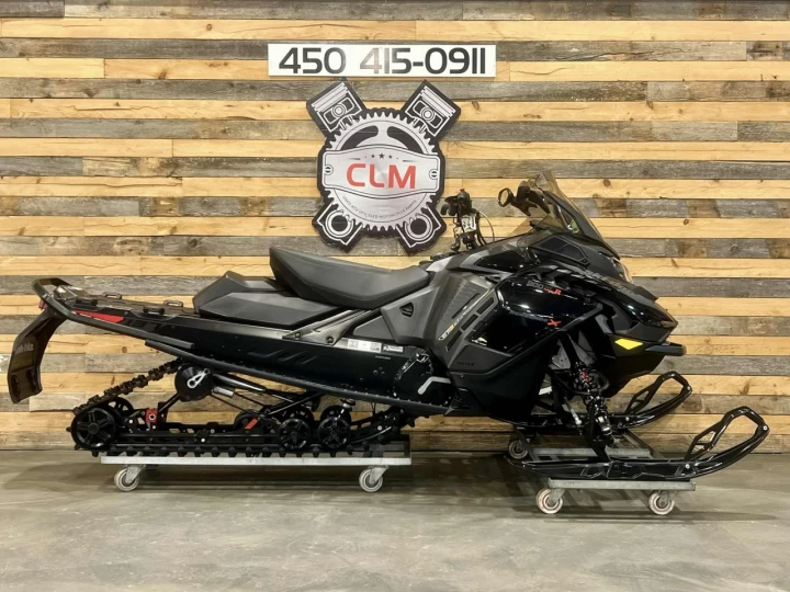 2024 BRP SKI-DOO RENEGADE X 900 ACE TURBO ''R" 180 HP 137'' + REV GEN5 + 13486 KM + CONDITION A1 