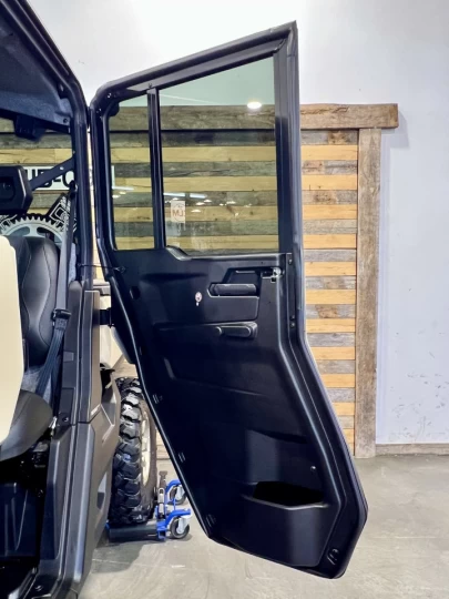 2025 BRP CAN-AM DEFENDER MAX CREW HD-10 LIMITED + 4WD + DPS + 650 KM SEULEMENT + 6 PASSAGERS + TOUTE ÉQUIPÉE+ RARE & A1 