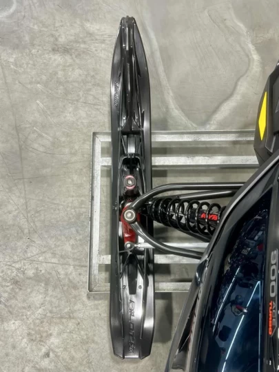 2025 BRP SKI-DOO RENEGADE ENDURO 900 ACE TURBO 130 H.P I.T.C 137'' + REV GEN5 + ECRAN COULEUR 10'' + GPS + AIR RIDE + SEULEMENT 2836 KM 