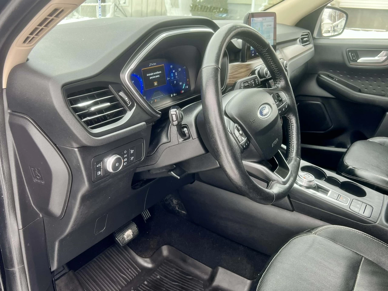 2020 FORD ESCAPE TITANIUM HYBRIDE AWD + 91150 KM + MODELE LUXUEUX & TOUTE ÉQUIPÉE  Image principale