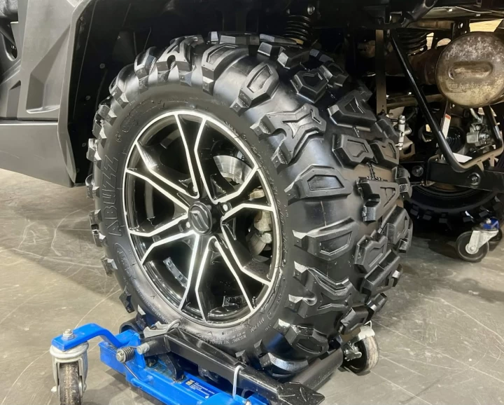 2023 CF MOTO U-FORCE 800 LX EFI + 4X4 + EPS + SEULEMENT 1296 KM + GARANTIE MAI 2028 + CONDITION A1 
