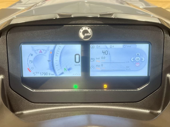 2024 BRP SEA-DOO RXT-X 325 H.P + IBR + VTS + PREMIUM AUDIO + TECH PKG + 40 HR + 3 PASSAGERS + RARE 