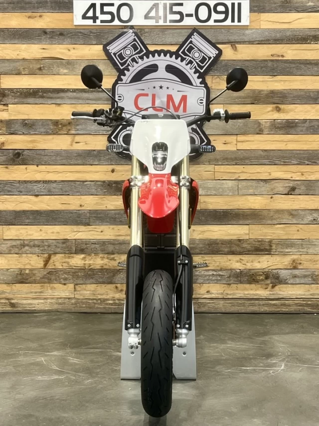 STARK FUTURE VARG SM - SUPERMOTO 100% VE - ELECTRIQUE LEGALE SUR LA ROUTE+ 60 H.P @ 80 H.P + GARANTIE 2 ANS  2026