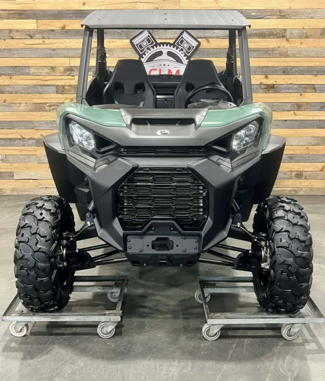 BRP CAN-AM COMMANDER 700 EFI + 4X4 + DPS + BAS KM + 2 X EN INVEMTAIRE  2025