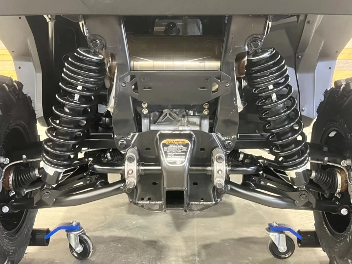 2025 BRP CAN-AM COMMANDER 700 EFI + 4X4 + DPS + MAGS & PNEUS NEUFS + SEULEMENT 2759 KM + RARE & CONDITION A1 