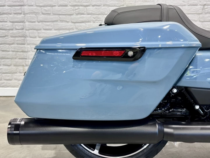 2024 HARLEY DAVIDSON FLTRX ROAD GLIDE 117 c.i = 1923 cc EFI + SEULEMENT 4492 KM + ECRAN 12'' + GARANTIE 2029 + RARE & A1 